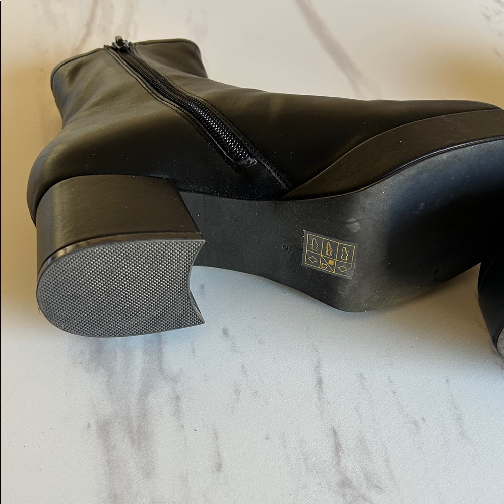 Jefferey Campbell black platform boots. - Picture 6 of 12
